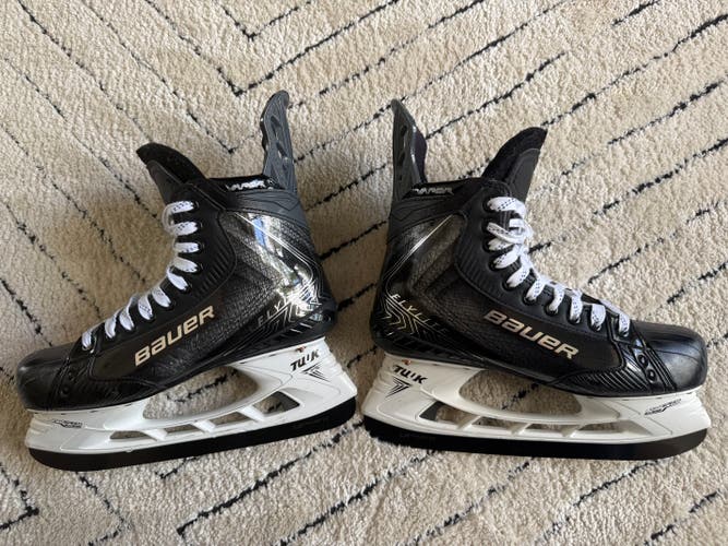 Bauer Vapor Flylite Hockey Skates Regular Width Pro Stock 9.5 (Used)