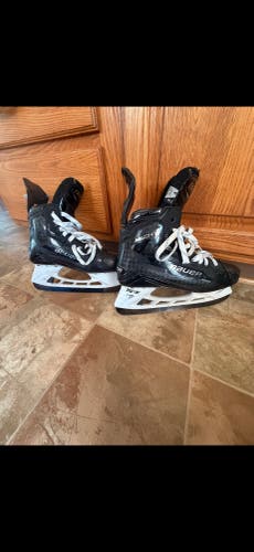 Black 2022 Bauer Supreme Mach Hockey Skates Regular Width 9 (Used)