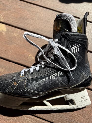 Black 2023 Bauer Vapor Hyperlite 2 Hockey Skates Regular Width Pro Stock 8 (Used)