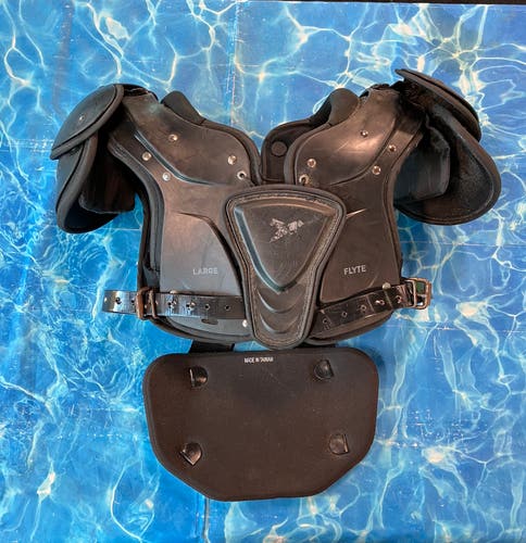 Large Youth Xenith Flyte Shoulder Pads (Used)