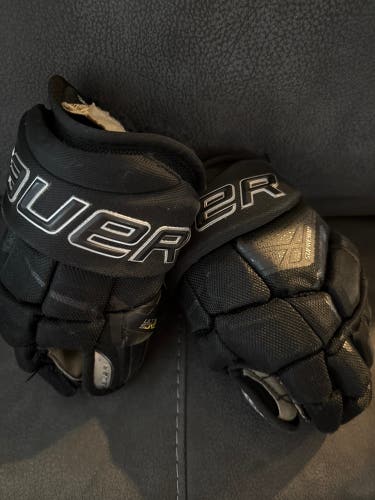 Bauer Supreme Ultrasonic Gloves 12" (Used)
