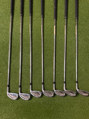 Men's 2021 Wilson Staff D9 Forged Right Handed Iron Set Stiff Flex (7 Clubs) #5 - #9, PW, GW (Used)