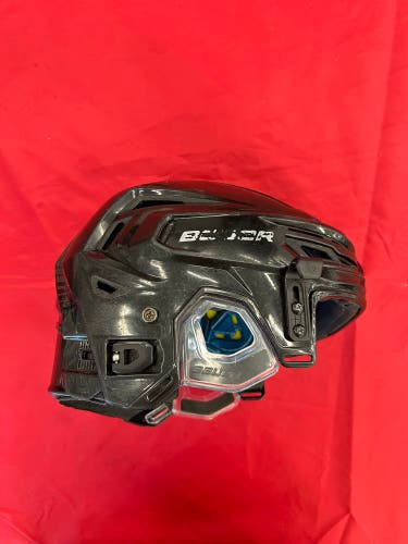 Small Bauer Re-Akt 150 Helmet