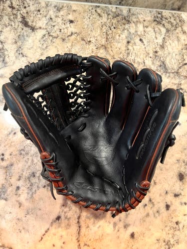Easton Mako Limited Edition RH Baseball Glove 11.75" (Used)