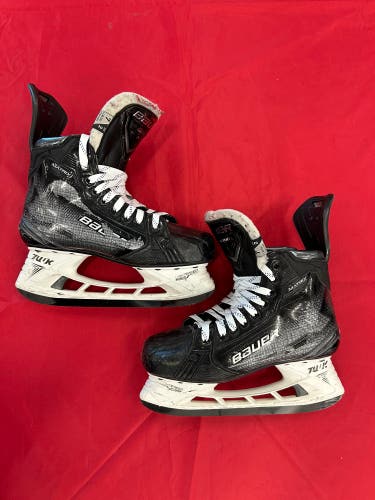 Senior Bauer Supreme Matrix Hockey Skates | Size 7, Fit 2