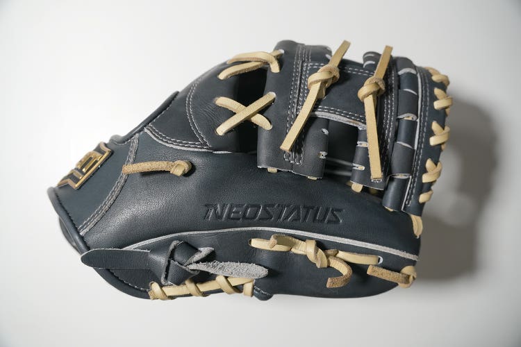 ZETT NEOSTATUS Baseball Glove. Infield. RHT. MADE IN JAPAN. LIMITED EDITION. RARE.
