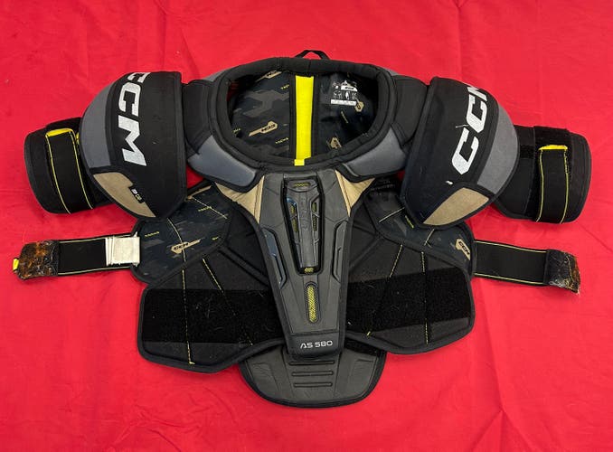 Medium Senior CCM Tacks AS 580 Shoulder Pads (Used)