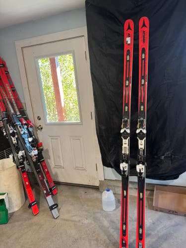 Atomic raceroom  215 downhill skis