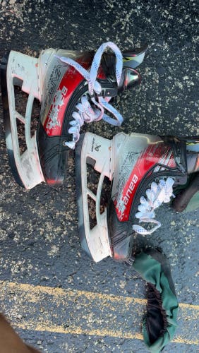 Red 2023 Bauer Vapor Hyperlite 2 Hockey Skates 8 (Used)