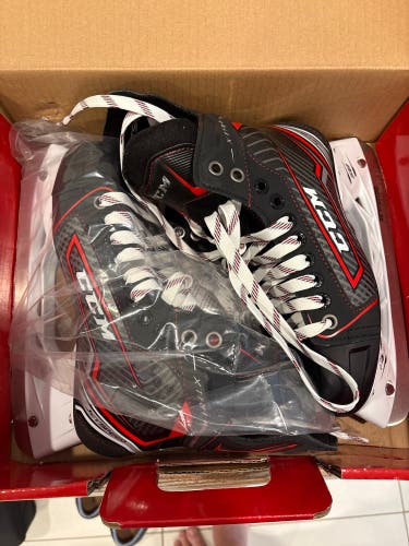 CCM JetSpeed XTra Hockey Skates Regular Width Size 5 (New)