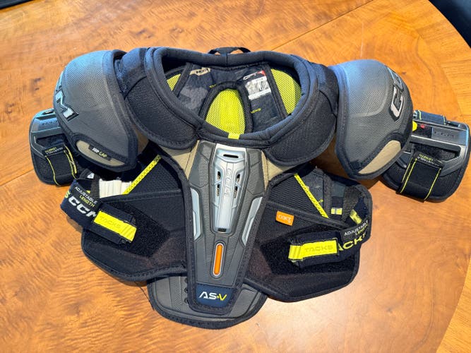 Medium Junior CCM Tacks AS-V Shoulder Pads (Used)
