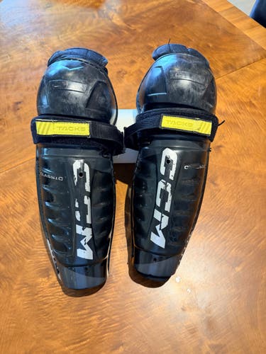 Junior CCM Tacks 11" Shin Pads (Used)