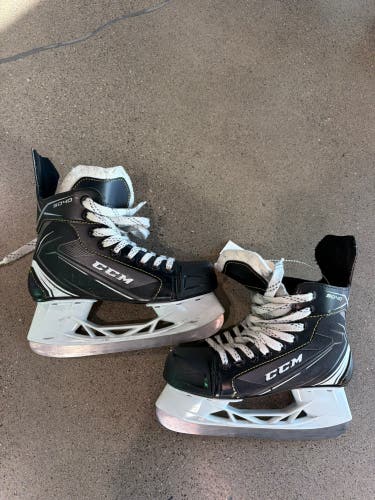 Youth CCM Tacks 9040 Hockey Skates Size 3 (Used)