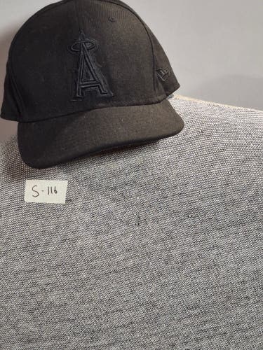 Black Adult Unisex 7 3/8 New Era Hat (Used)