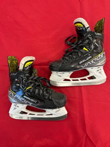 Junior Bauer Vapor 3X Hockey Skates Regular Width Size 2.5 (Used)