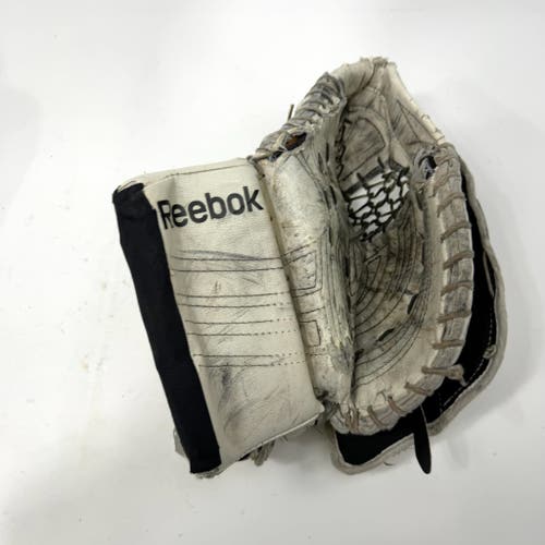 Used Regular White Reebok L7 Goalie Glove | Senior | AB533
