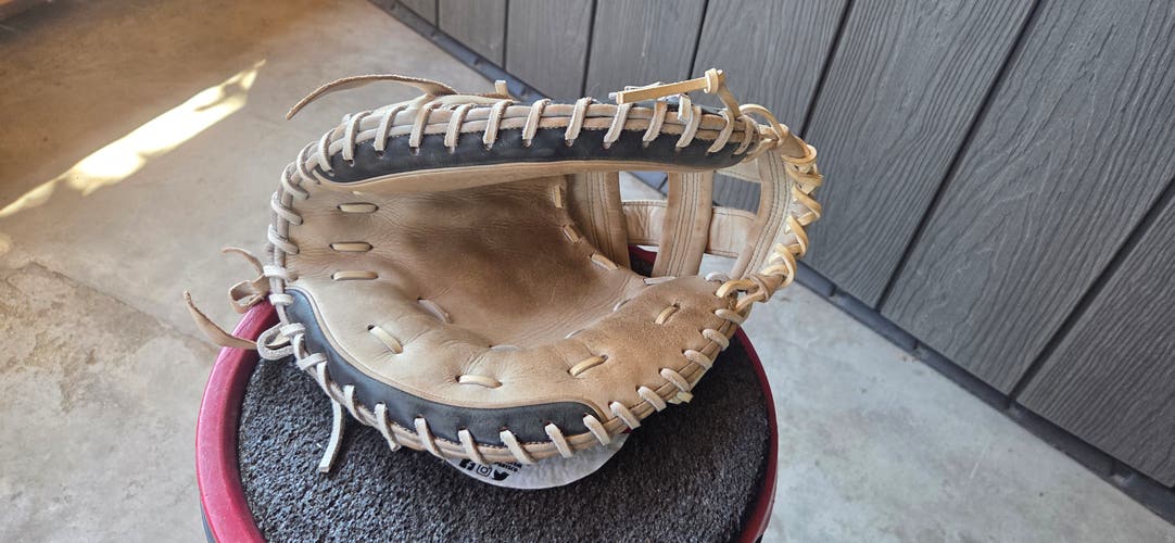 All Star 34"Paige Halstead PHX catchers glove (Right Hand)(Used)