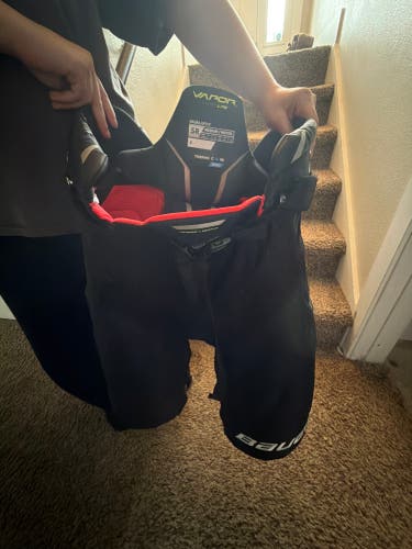 Men's Senior Medium Bauer Vapor Hyperlite Hockey Pants Pro Stock (Used)