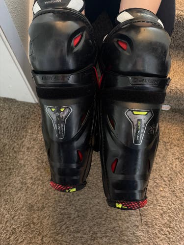 Intermediate Bauer Vapor Hyperlite 14" Shin Pads (Used)