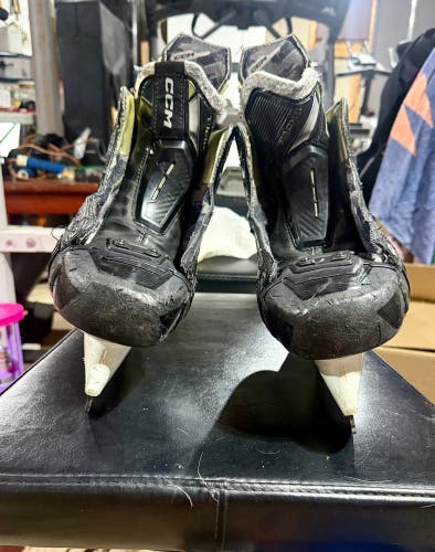 Black 2022 CCM AS-V Hockey Skates Regular Width 9 (Used)
