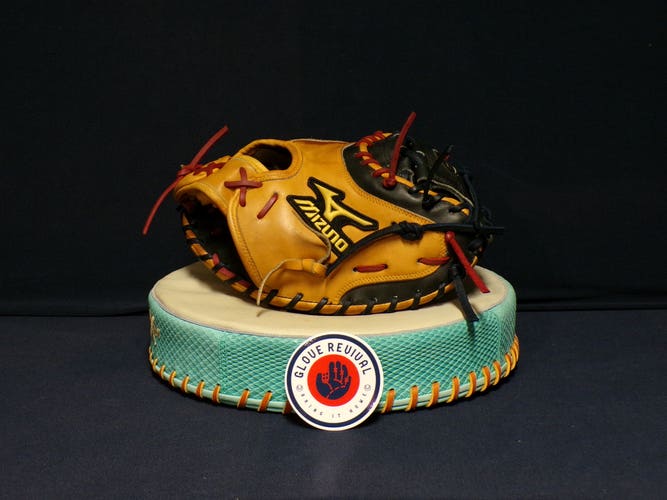 Catcher's RH Mizuno Classic Pro Baseball Glove 32.5" (Used)