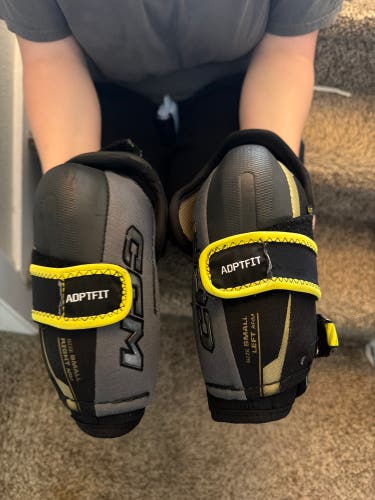 Senior Small CCM Tacks Elbow Pads (Used)