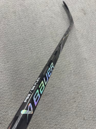 Intermediate Black Bauer Vapor Flylite Right Handed Hockey Stick P92 55 Flex (New)