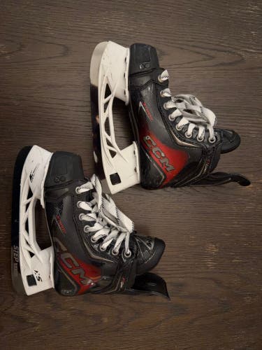 2025 CCM JetSpeed FT8 Pro Hockey Skates Regular Width Size 1 (Used)