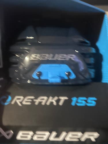 Medium Bauer Re-Akt 155 Helmet (New)