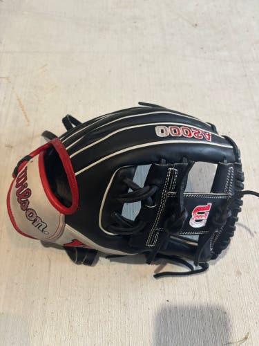 2024 Wilson A2000 1975 RH Infield Baseball Glove 11.75" (Used)