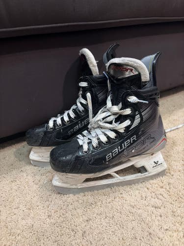 Bauer Vapor X Shift Pro Hockey Skates Regular Width Size 4 (Used) (Eyelit partially pulled out)