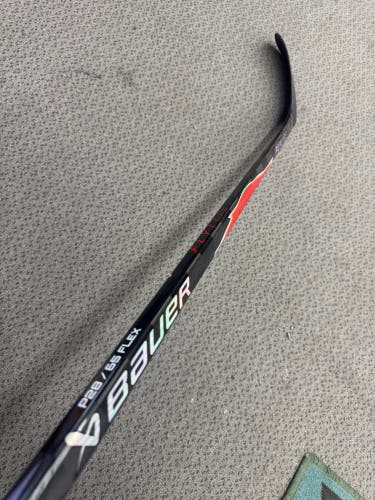 Intermediate Red Bauer Vapor Flylite Right Handed Hockey Stick P28 65 Flex (New)