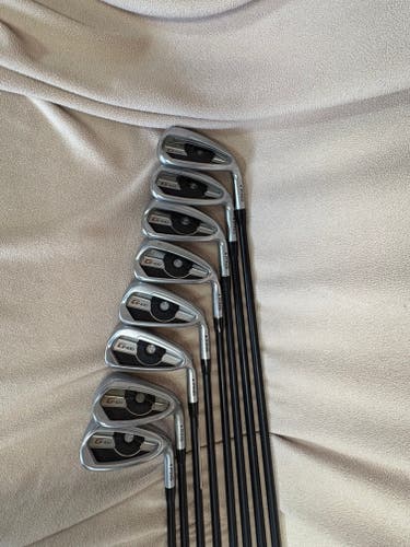 Men's Ping G400 Right Handed Iron Set Senior Flex Graphite Shaft 8 Pieces (Used)