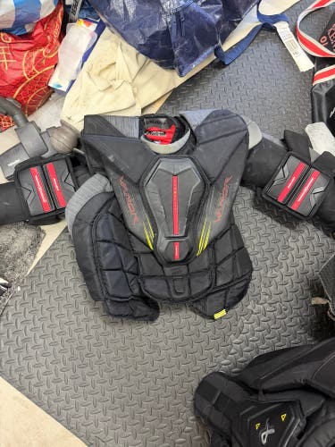 Large 2022 Bauer Vapor Hyperlite 2 Goalie Chest Protector (Used)