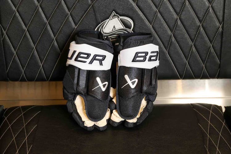 Colorado Avalanche Nicholas Roy Bauer Vapor Hyperlite Gloves 15" Pro Stock (Used)