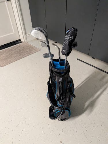 Junior US Kids Golf Clubs - Left Handed Clubs - UL7-54 - 7 Club Stand Set and Bag
