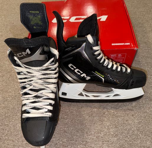 2024 CCM Tacks Vector Premier (SMU) Hockey Skates Regular Width 10 (Used)