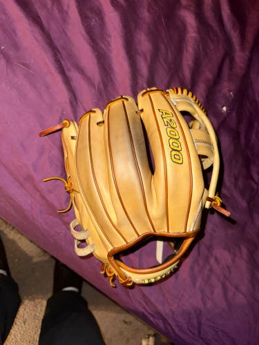 2025 Wilson A2000 RH Infield Baseball Glove 11.75" (Used)