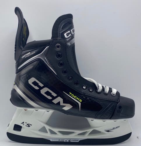 NEW CCM Tacks Vector Premier Skates Size 9.5 W
