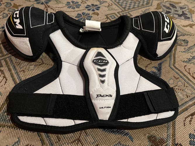 Medium Youth CCM Ultra Tacks Shoulder Pads (Used)