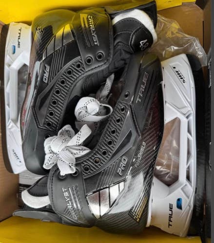 True Catalyst Pro Hockey Skates Regular Width 10 (New)