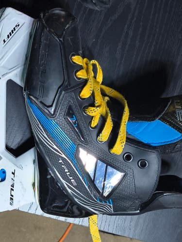 True TF7 Hockey Skates Regular Width Size 4.5 (Used)