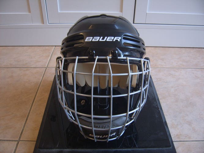 Free Shipping Great Condition Bauer BHH4500 Senior Hockey Helmet sz Small Black