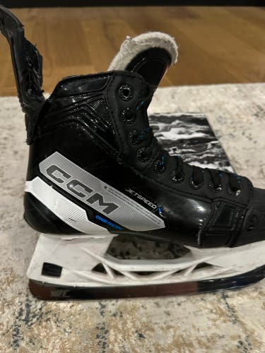 Black/Gray 2023 CCM JetSpeed FT680 Hockey Skates Regular Width Size 3.5 (Used)