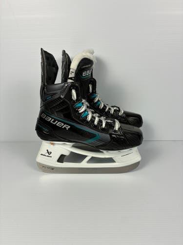 Like New Size 1.5 D Junior Bauer Supreme Fuse Hockey Skates