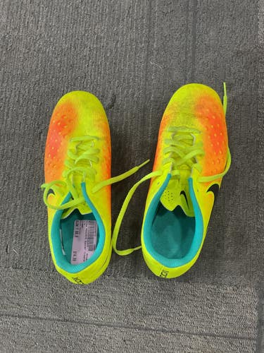 Used Nike Soccer Cleats Yellow Youth 06.0 11614-S000243612