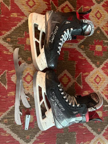 2023 Bauer Vapor X5 Pro Hockey Skates Size 5 (Used)