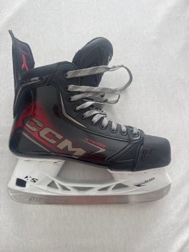Black 2025 CCM JetSpeed FT890 Hockey Skates Regular Width 8 (Used)