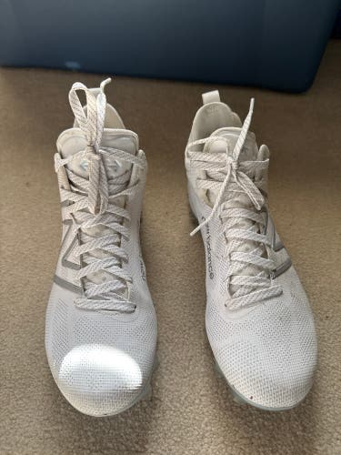 White Men's Size M 11.0 (W 12.0) Adult New Balance Cleats (Used)