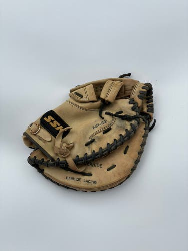 SSK Medal Series RH Catcher's Baseball Glove 33" (Used)